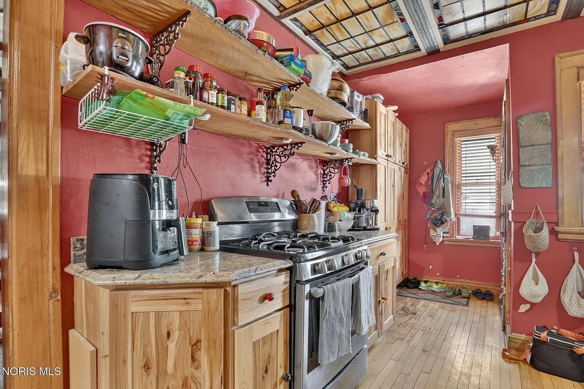 Image for MINIMUM BID AUCTION $400,000! 2341 Parkwood Ave