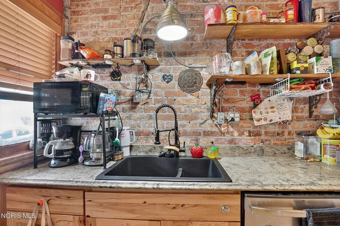 Image for MINIMUM BID AUCTION $400,000! 2341 Parkwood Ave