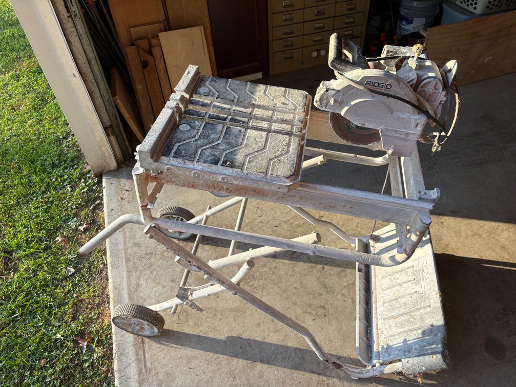 RIDGID Wet Tile Saw on Folding Rolling Stand