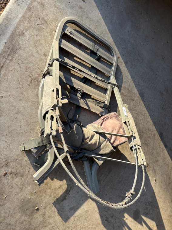 Metal Climbing Tree Stand with Camouflage Seat