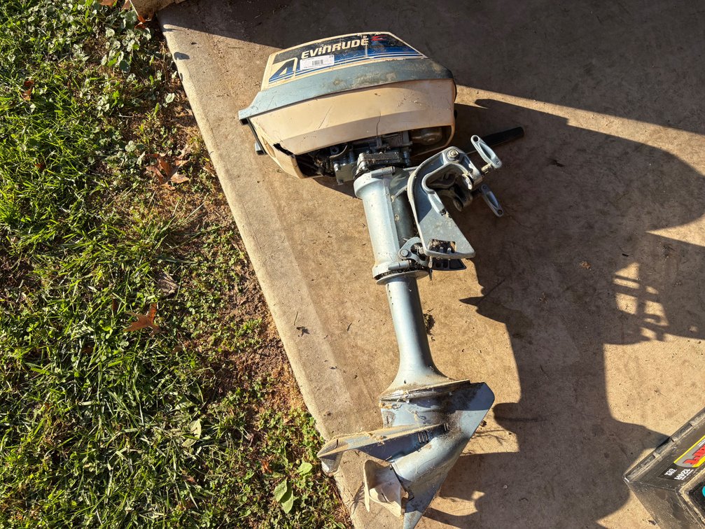 Evinrude 4 Outboard Motor with Tiller Handle