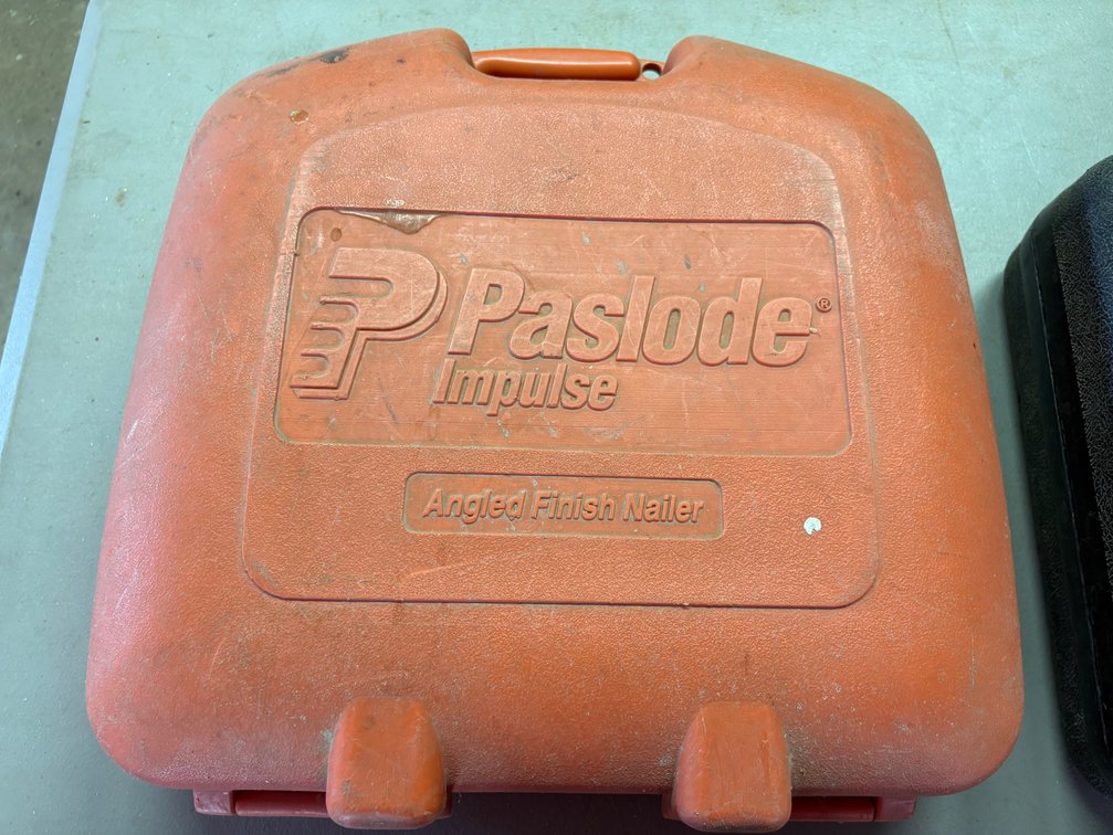Paslode Impulse IM250A Cordless 16 Gauge Angled Finish Nailer Kit