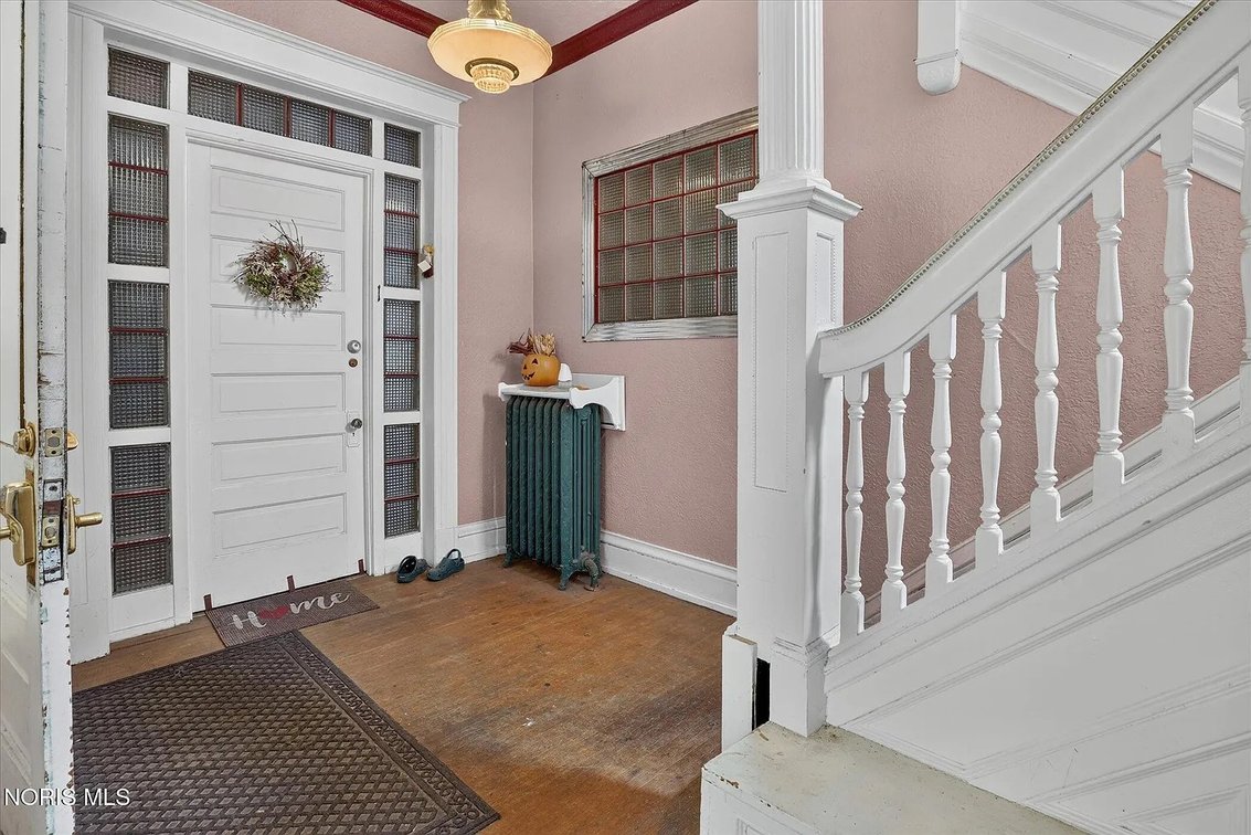 Image for MINIMUM BID AUCTION $100,000! 2268 Parkwood Ave