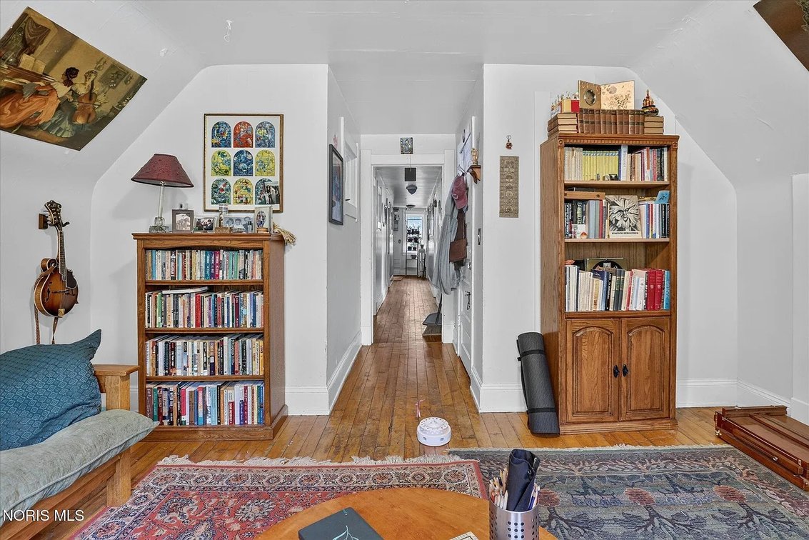 Image for MINIMUM BID AUCTION $100,000! 2268 Parkwood Ave
