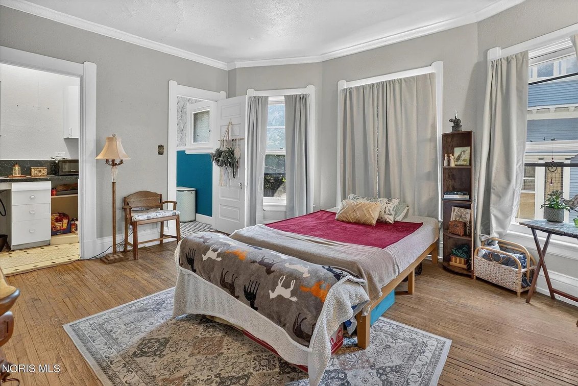 Image for MINIMUM BID AUCTION $100,000! 2268 Parkwood Ave