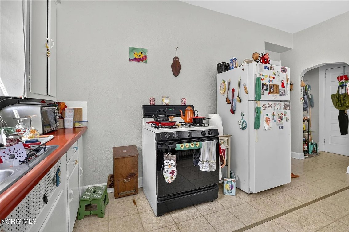 Image for MINIMUM BID AUCTION $100,000! 2268 Parkwood Ave
