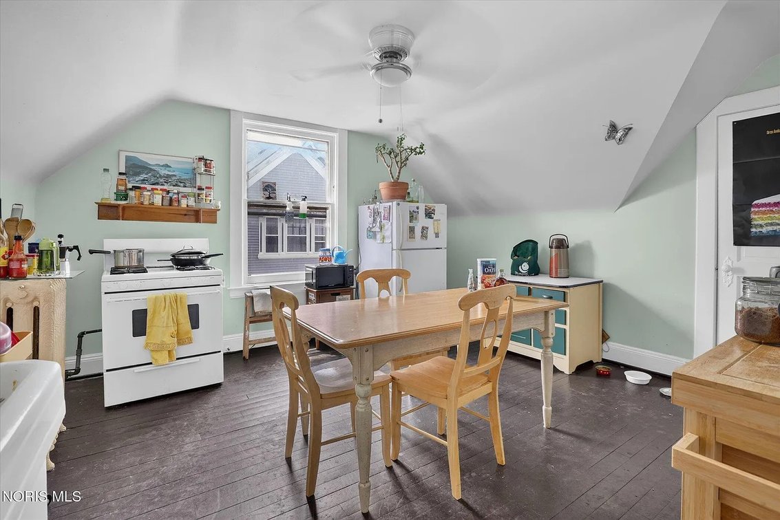 Image for MINIMUM BID AUCTION $100,000! 2268 Parkwood Ave