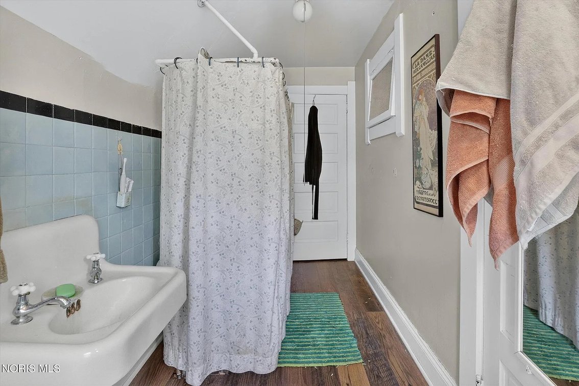 Image for MINIMUM BID AUCTION $100,000! 2268 Parkwood Ave