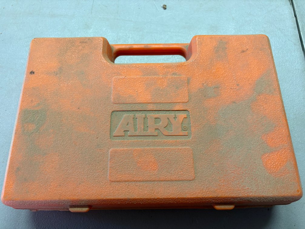 Airy 18-Gauge Pneumatic Brad Nailer with Case