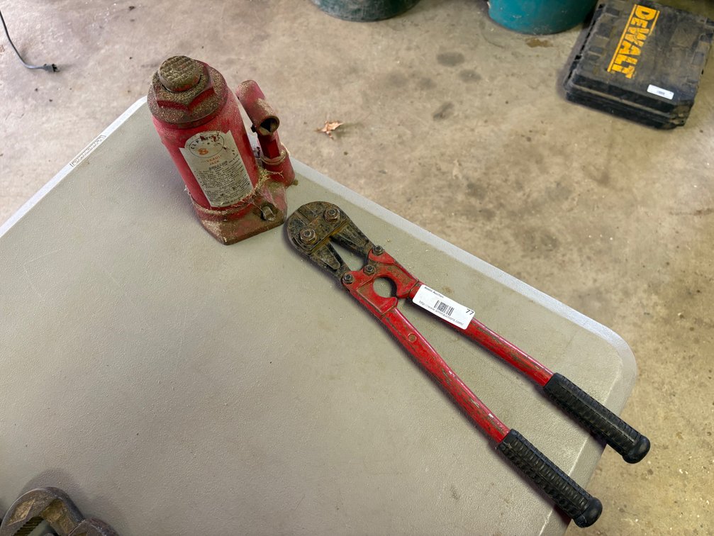 8-Ton Hydraulic Bottle Jack and Bolt Cutters