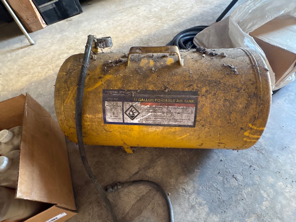 Central Pneumatic Model 65595 11 Gallon Portable Air Tank