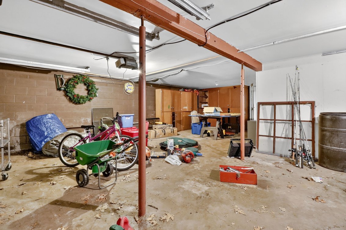 Image for MINIMUM BID AUCTION $119,000! 7993 Mohawk Trl