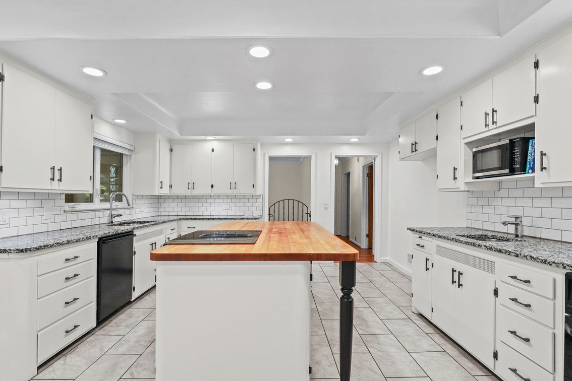 Image for MINIMUM BID AUCTION $399,000! 2630 Edgehill Rd