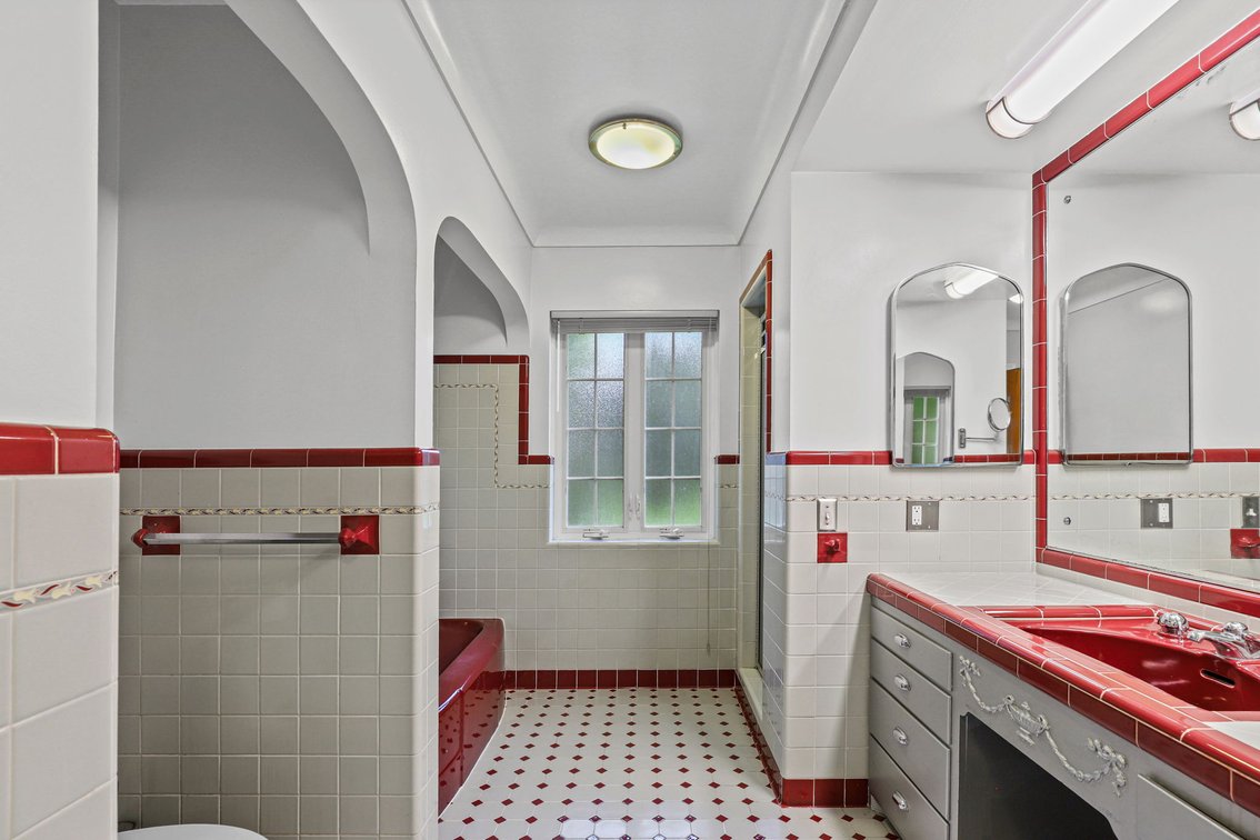 Image for MINIMUM BID AUCTION $399,000! 2630 Edgehill Rd