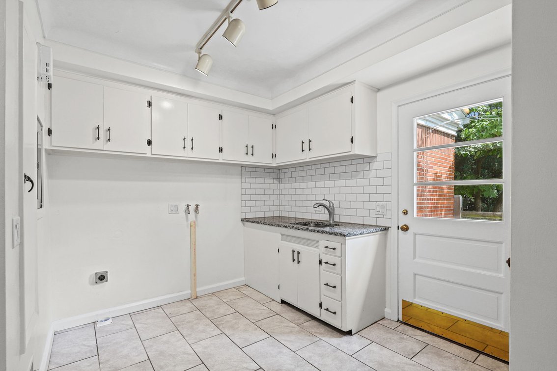 Image for MINIMUM BID AUCTION $399,000! 2630 Edgehill Rd