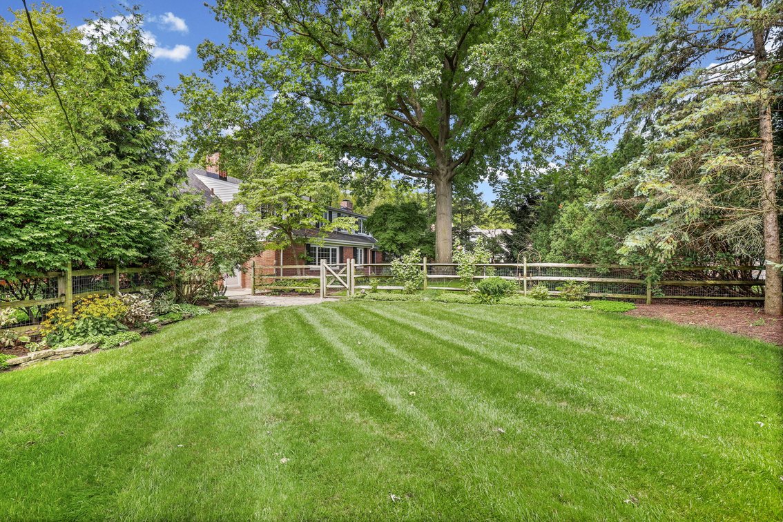 Image for MINIMUM BID AUCTION $399,000! 2630 Edgehill Rd
