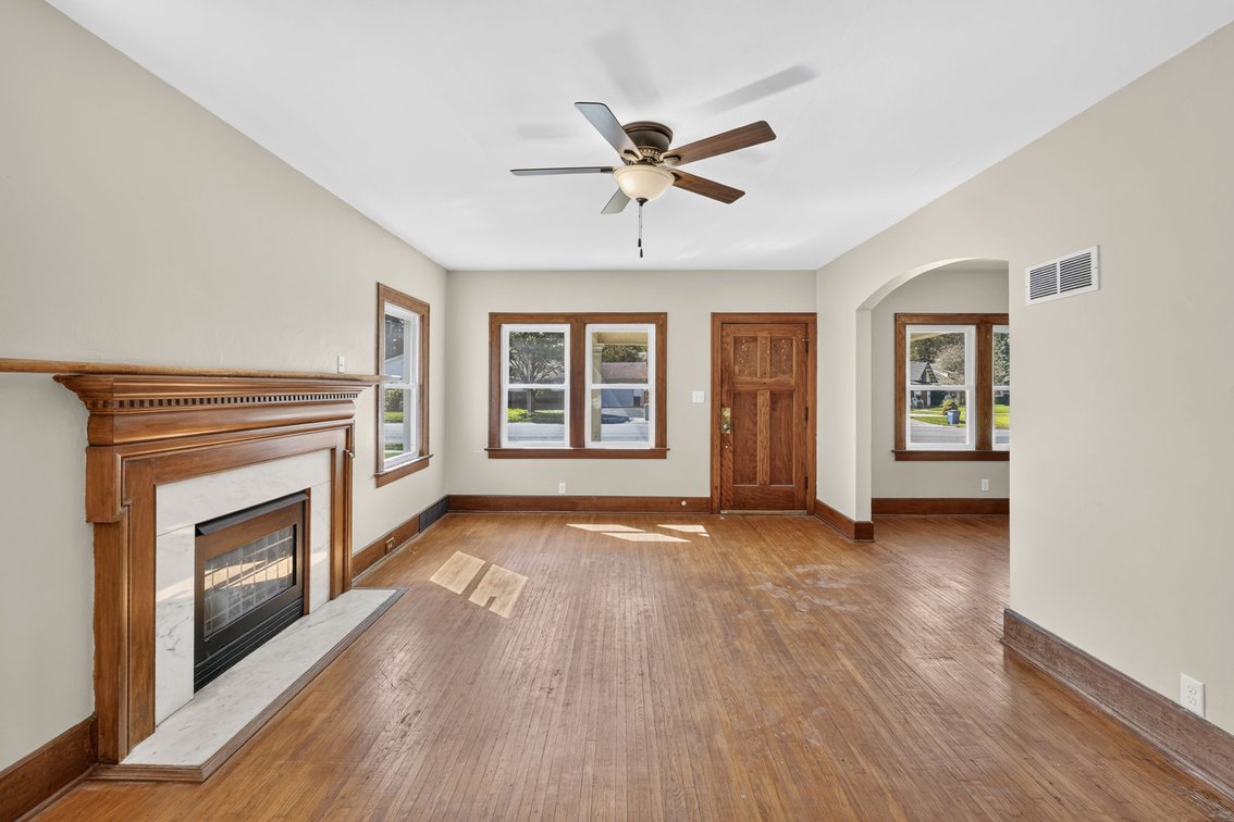 Image for MINIMUM BID AUCTION $89,000! 2206 Glendale Ave