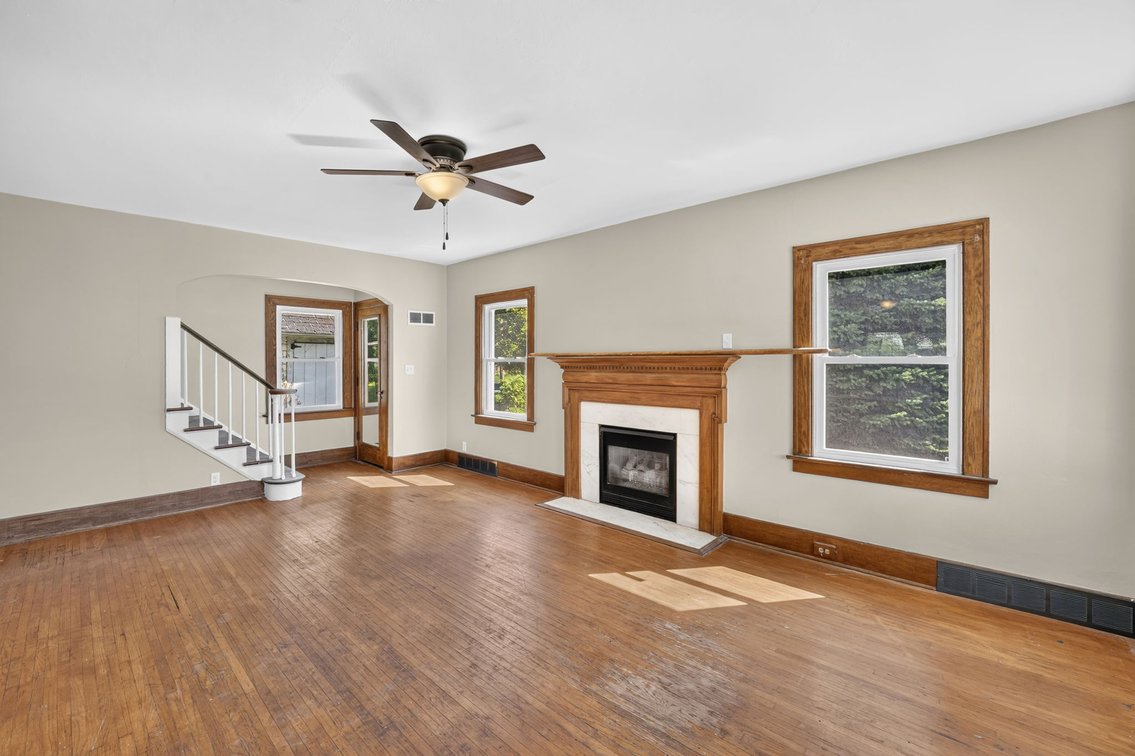 Image for MINIMUM BID AUCTION $89,000! 2206 Glendale Ave