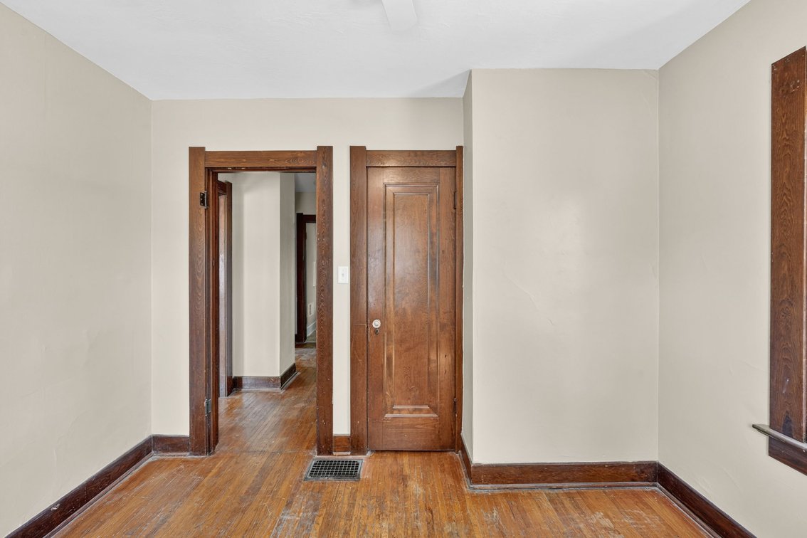 Image for MINIMUM BID AUCTION $89,000! 2206 Glendale Ave