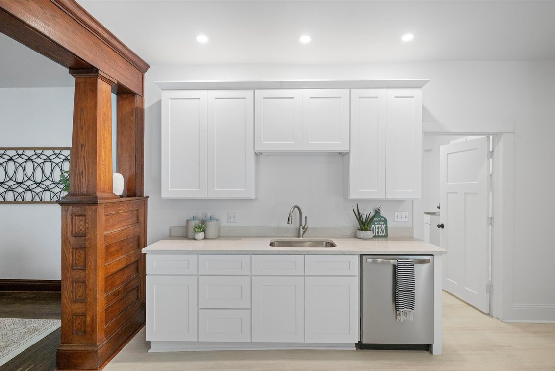 Image for REAL ESTATE AUCTION! 308 Monroe St