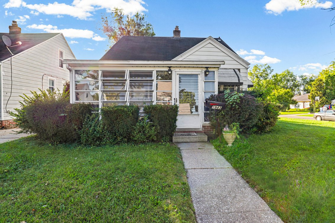 Image for MINIMUM BID AUCTION $100,000! 1943 Glencairn Ave