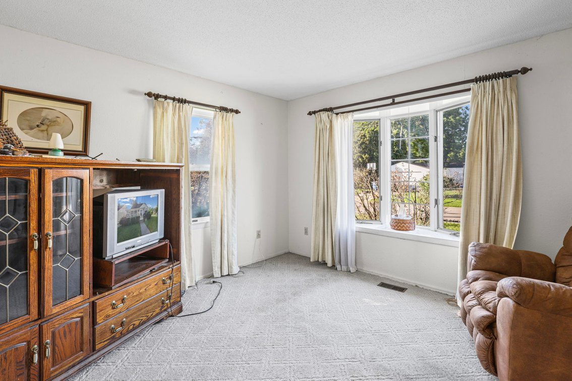 Image for MINIMUM BID AUCTION $100,000! 1943 Glencairn Ave