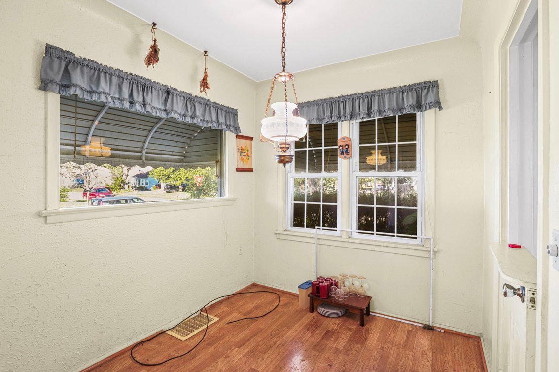 Image for MINIMUM BID AUCTION $100,000! 1943 Glencairn Ave