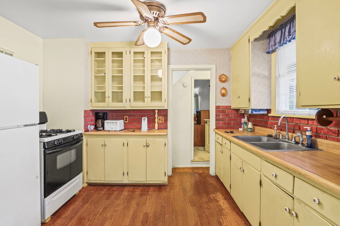 Image for MINIMUM BID AUCTION $100,000! 1943 Glencairn Ave