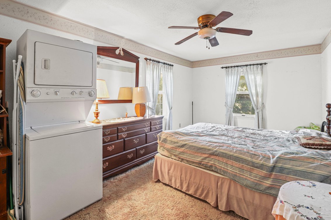 Image for MINIMUM BID AUCTION $100,000! 1943 Glencairn Ave