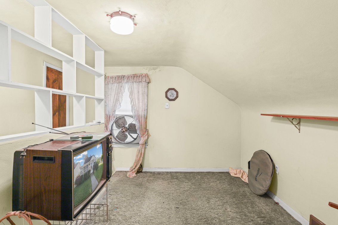 Image for MINIMUM BID AUCTION $100,000! 1943 Glencairn Ave