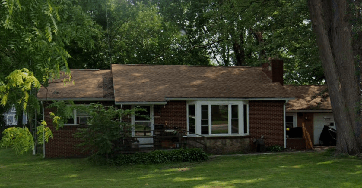Image for MINIMUM BID AUCTION $69,000! 11123 West St.