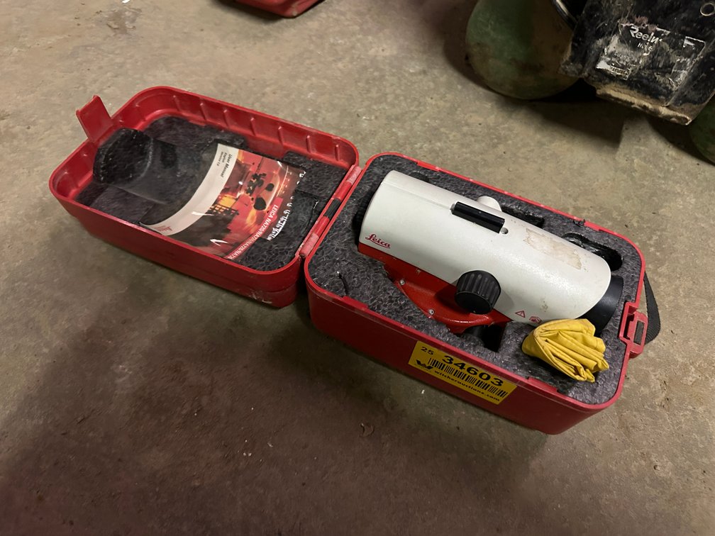 Leica Geosystem NA728 Automatic Leveler 5134867 Location: Site 1E