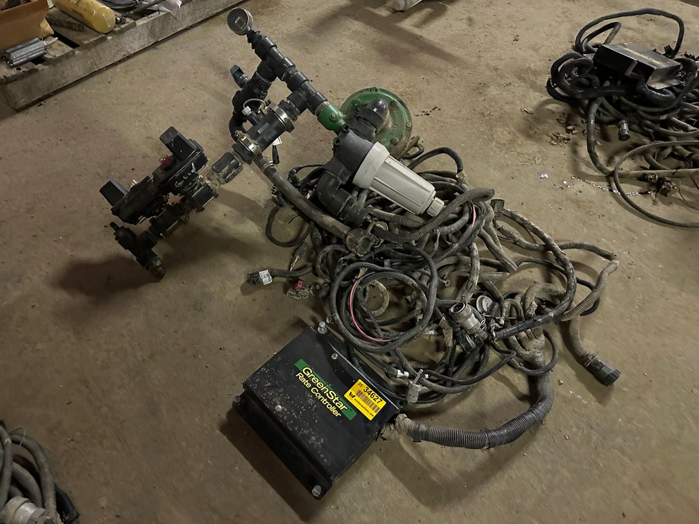 John Deere GS2 Rate Controller, Wiring Harnesses, Pump, & TeeJet Electric Shutoff Location: Site 1E