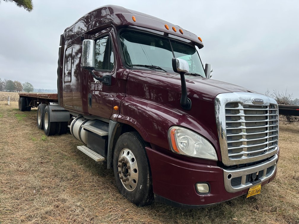 2013 Freightliner Cascadia  T/A Single Cab Truck Tractor VIN: 3AKJGLDV2DSFD8481