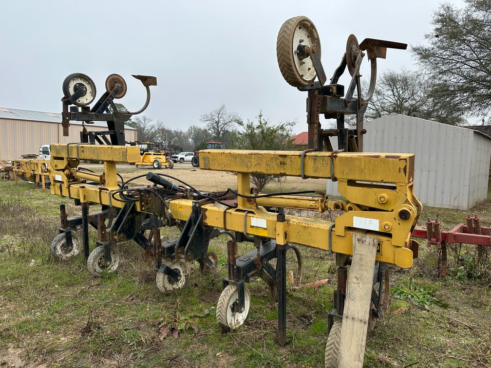 Landoll 2000 6-row 38" Cultivator 