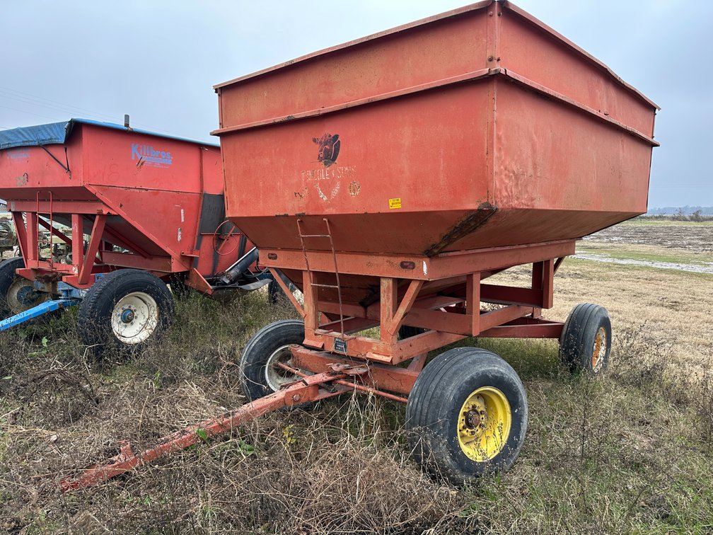 M&W 200B Gravity Wagon