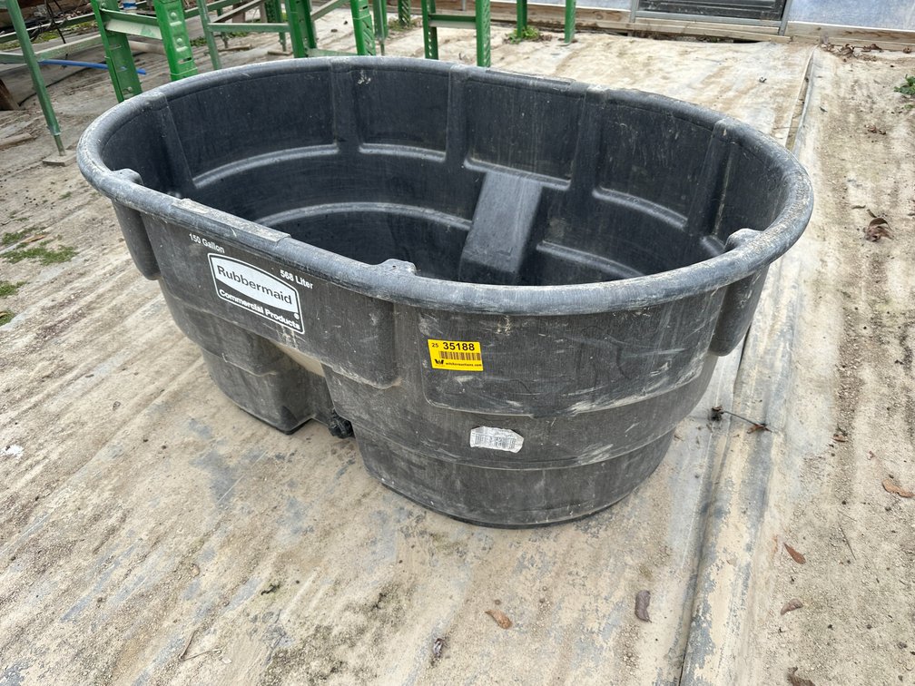 Rubbermaid 150gal Tub 