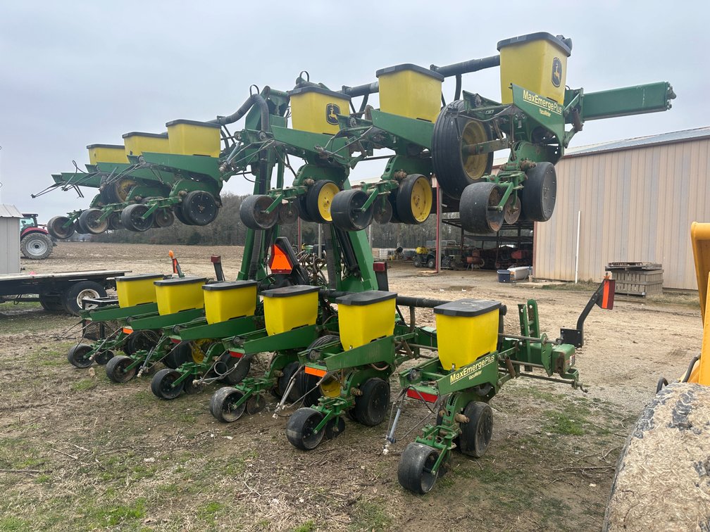 John Deere 1720 12-row 38 Planter