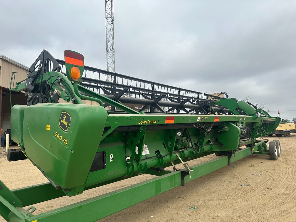 2014 John Deere 640FD Hydra Flex 40' Flex Header  Location: Site 1D