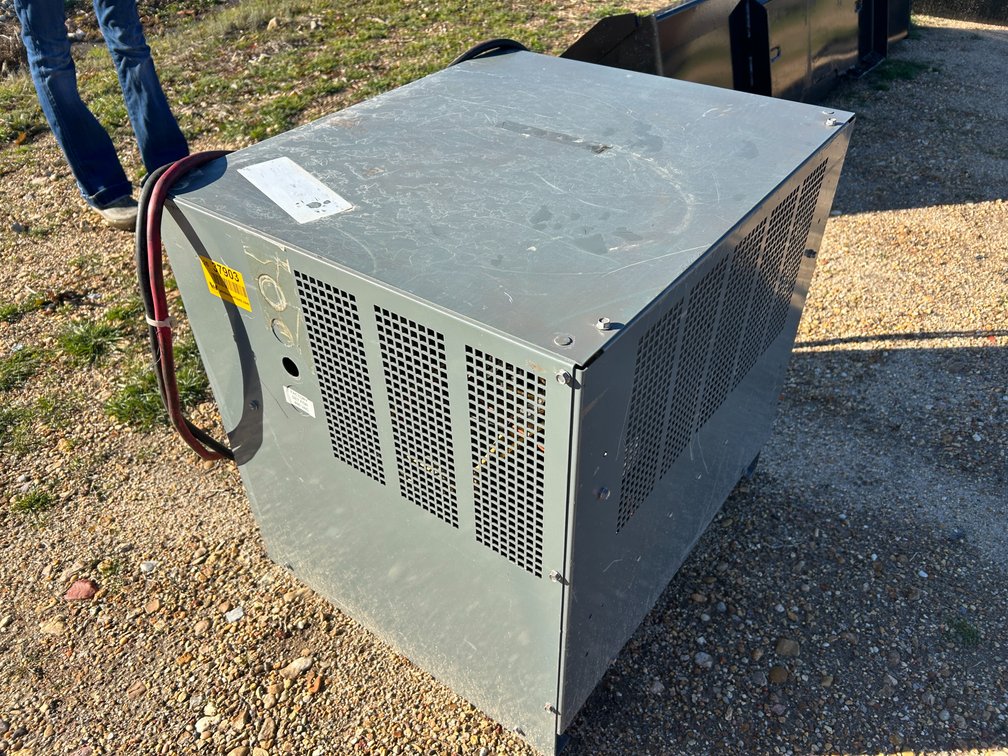 ACCU-Charger Electric Forklift Charger Inv# 37903