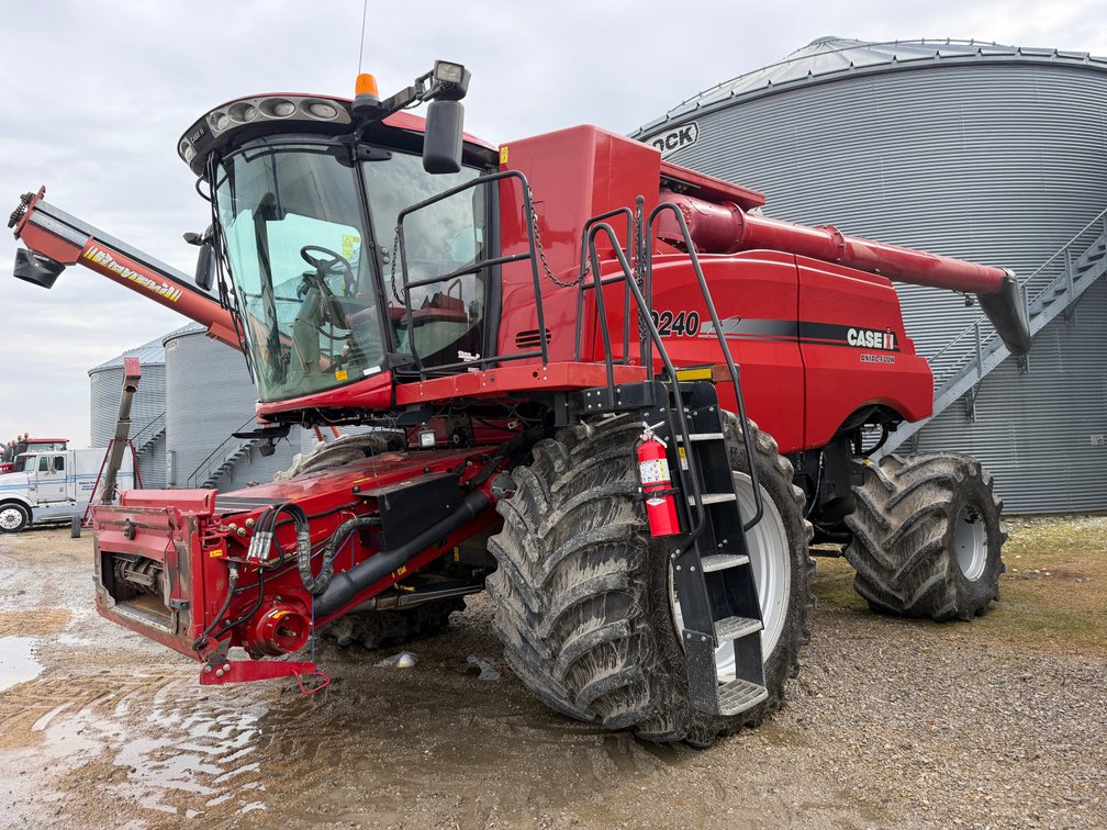 2015 Case IH  9240 MFWD Combine YFG228430