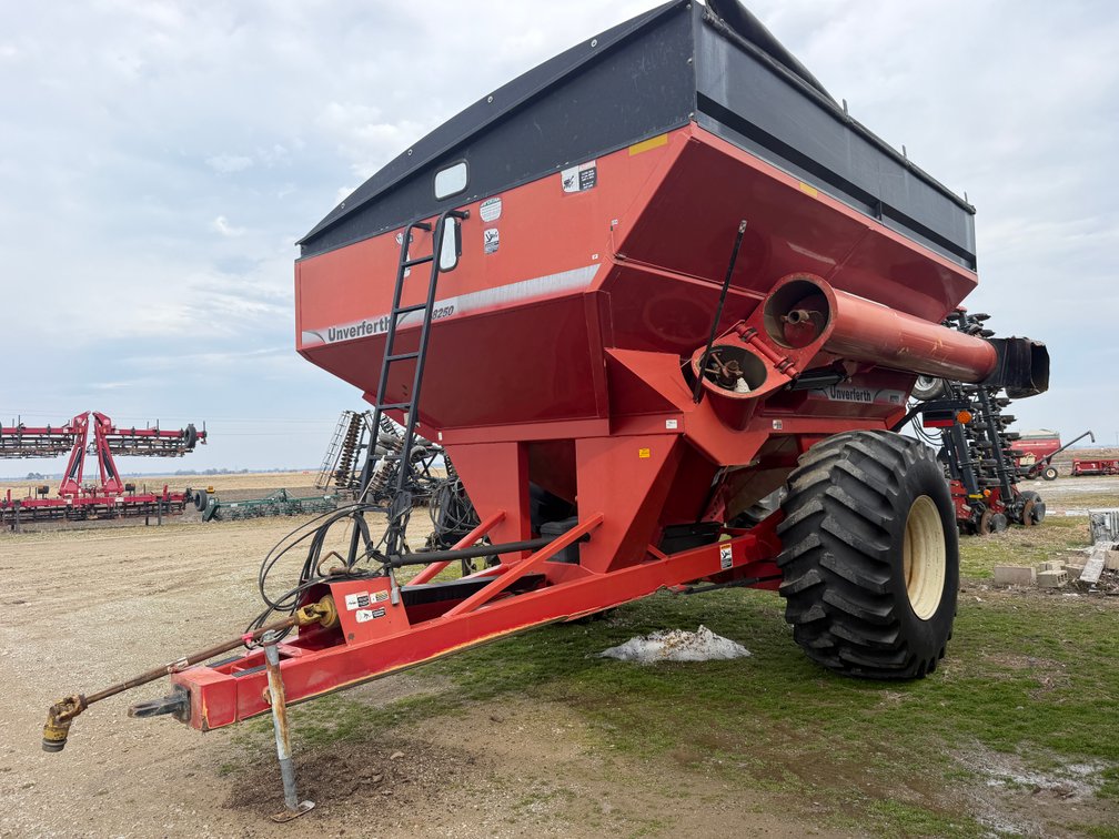 Unverth 8250 Grain Cart B33130117