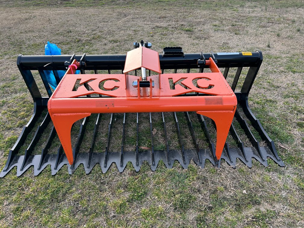Unused KC 630 lbs 76” skid steer single cylinder grapple Inv# 37857