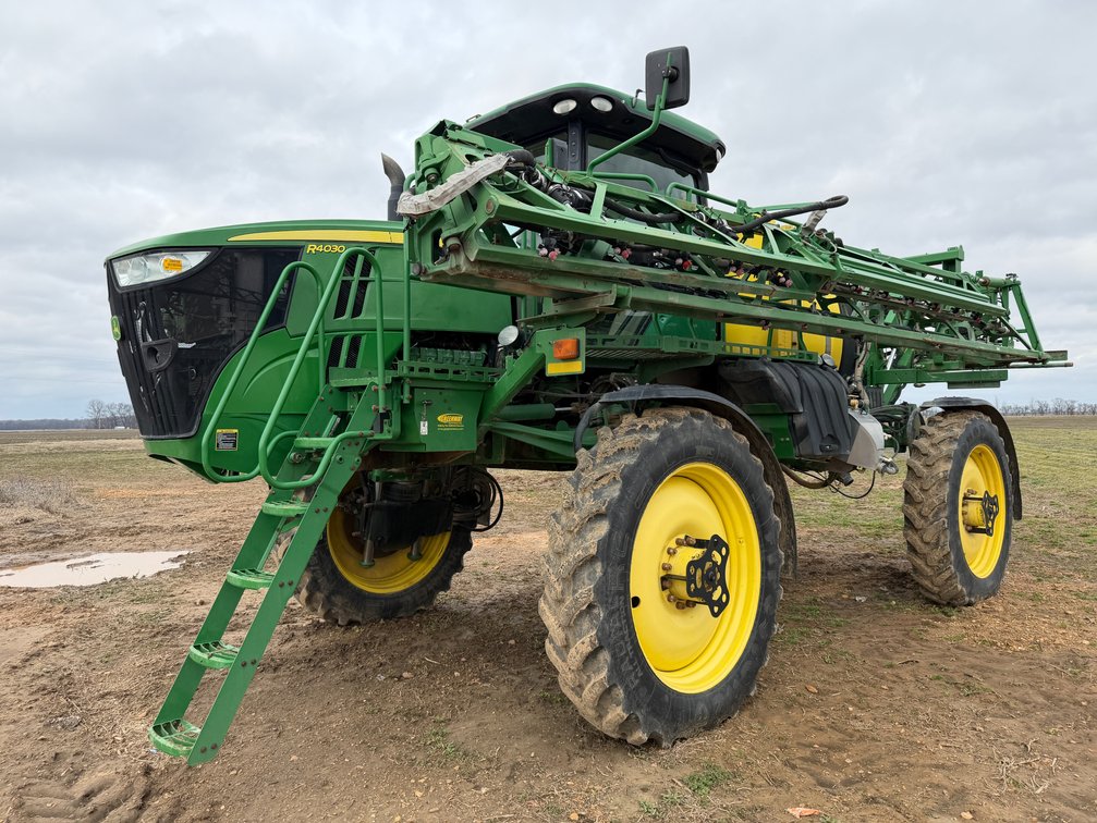 2015 John Deere R4030 800gal 100' Self-Propelled Sprayer