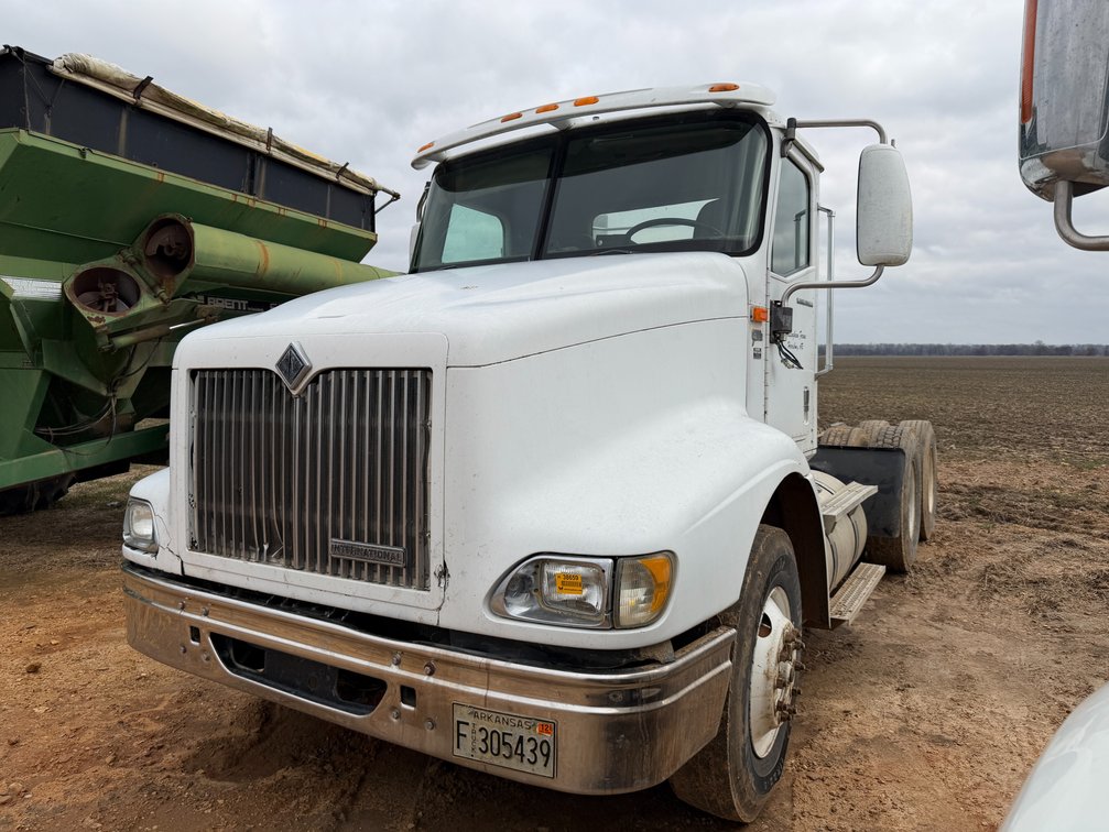 2007 International 9200i  T/A Daycab Truck Tractor VIN: 2HSCESBRX7C212078