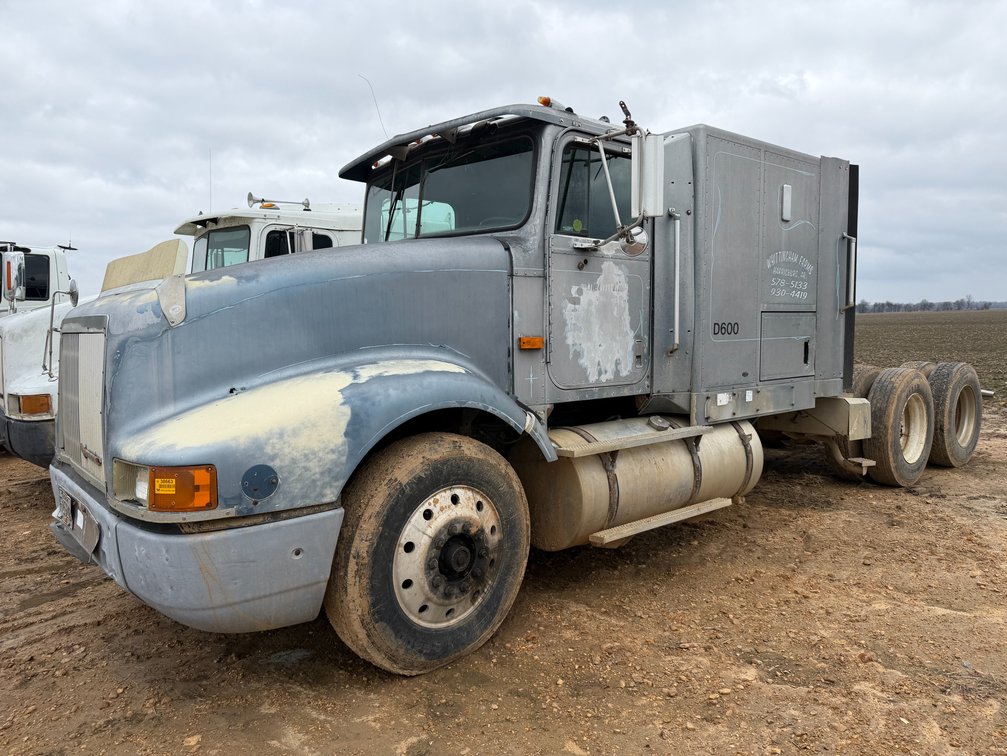 1990 International  9400  T/A Sleeper Truck Tractor VIN: 2HSFHACR6LC035004