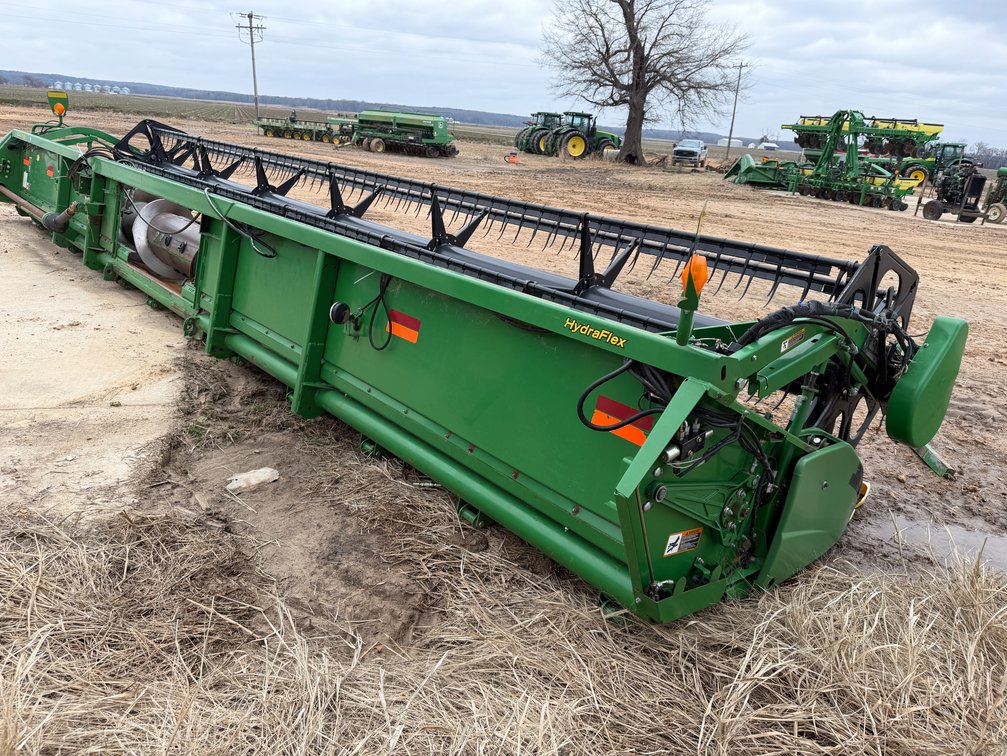 2012 John Deere 630F 30' Platform Header