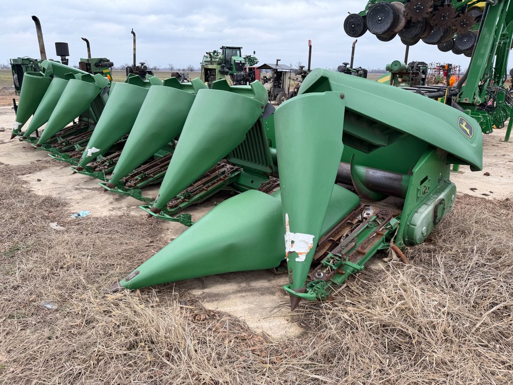 2007 John Deere 894 8-row 38" Corn Header
