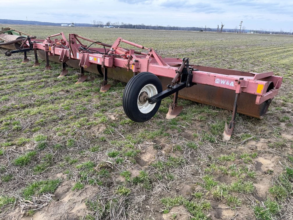 W&A 1726 8-row 38" Bedder Roller
