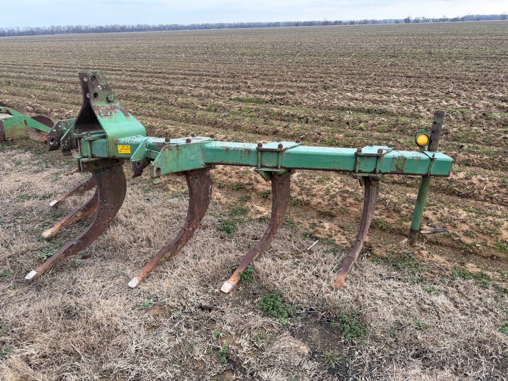 7 Shank Chisel Plow